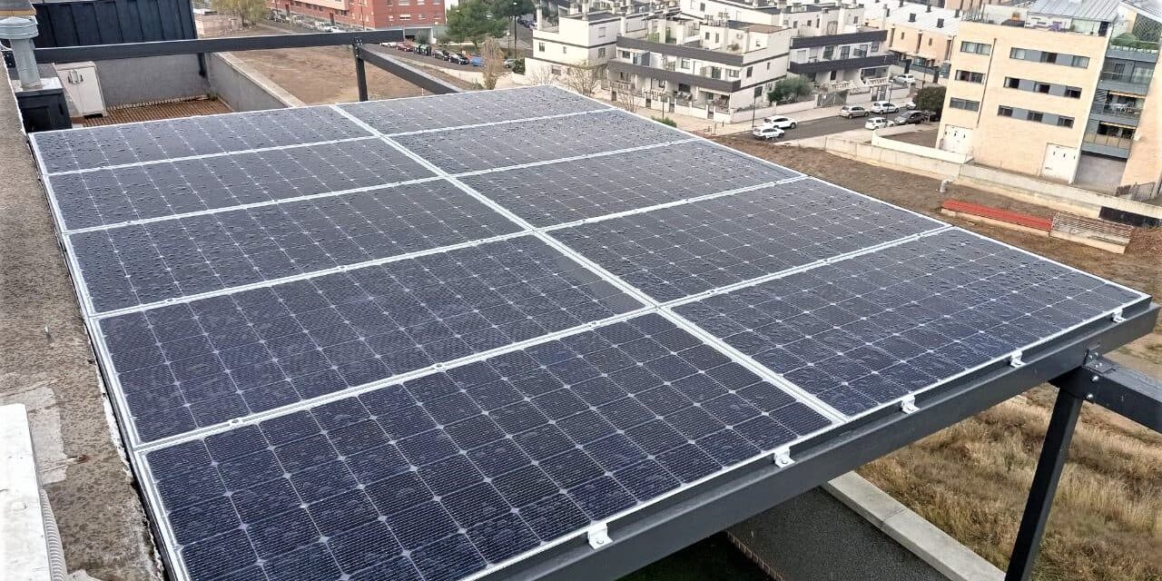 Instalación Fotovoltaica de autoconsumo en terraza de ático