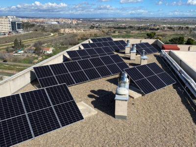 Instalación solar fotovoltaica en comunidad de vecinos